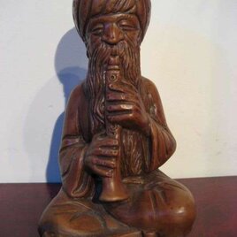 Beeld Fakir (houtkleurig)